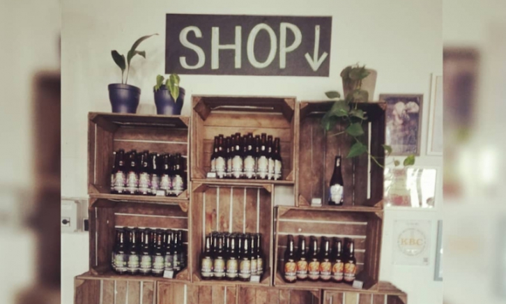 Brouwerij Oproer shop met bier
